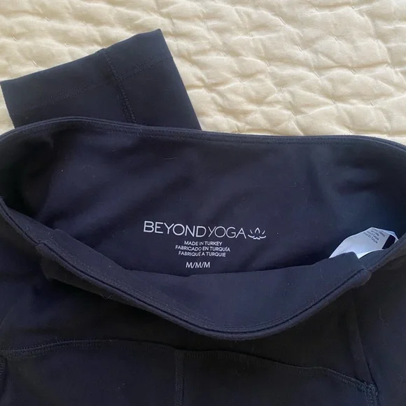 Beyond yoga POWERBEYOND Strive Pocket Midi Legging - Picture 4 of 9